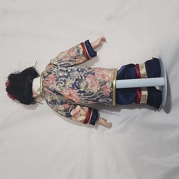 Vintage Seymour Mann 1997 Collectable Asian Porcelain Doll - Picture 4 of 7